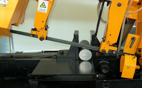 布拖数控带锯床自动送料精度会出现偏差吗？